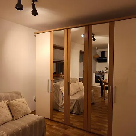 아파트 Sonnige Souterrain-einliegerwohnung Im Herzen Parsbergs