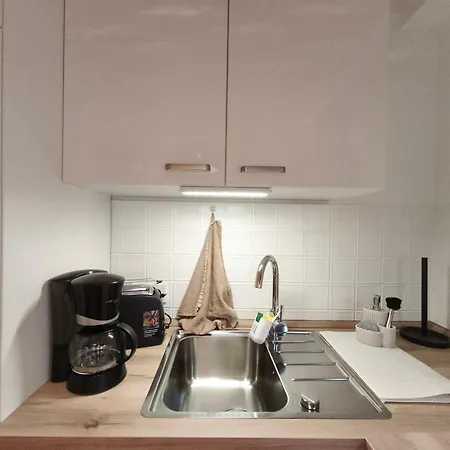 Sonnige Souterrain-einliegerwohnung Im Herzen Parsbergs 아파트 *