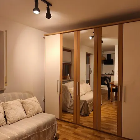 아파트 Sonnige Souterrain-einliegerwohnung Im Herzen Parsbergs *