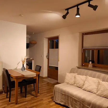 Sonnige Souterrain-einliegerwohnung Im Herzen Parsbergs *