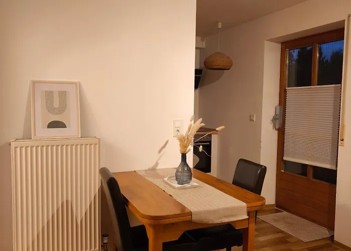 Апартаменты Sonnige Souterrain-einliegerwohnung Im Herzen Parsbergs