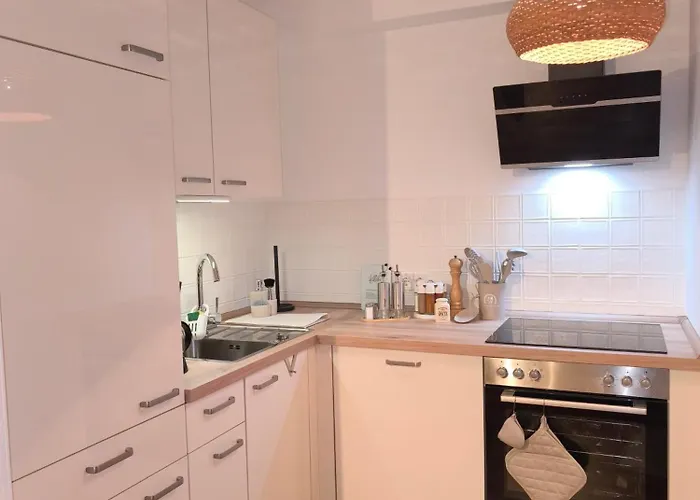 Апартаменты Sonnige Souterrain-einliegerwohnung Im Herzen Parsbergs